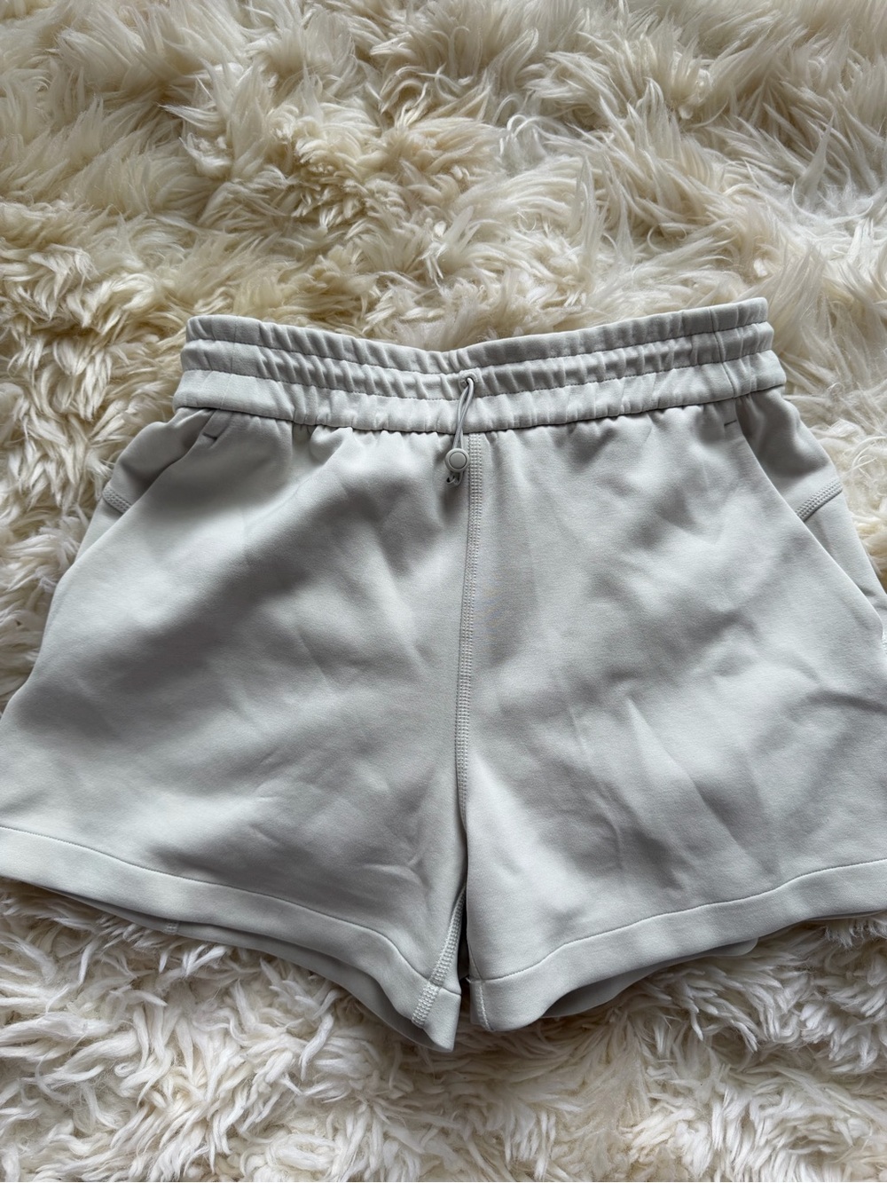 Lululemon softstreme shorts off white bone size 6 nwot